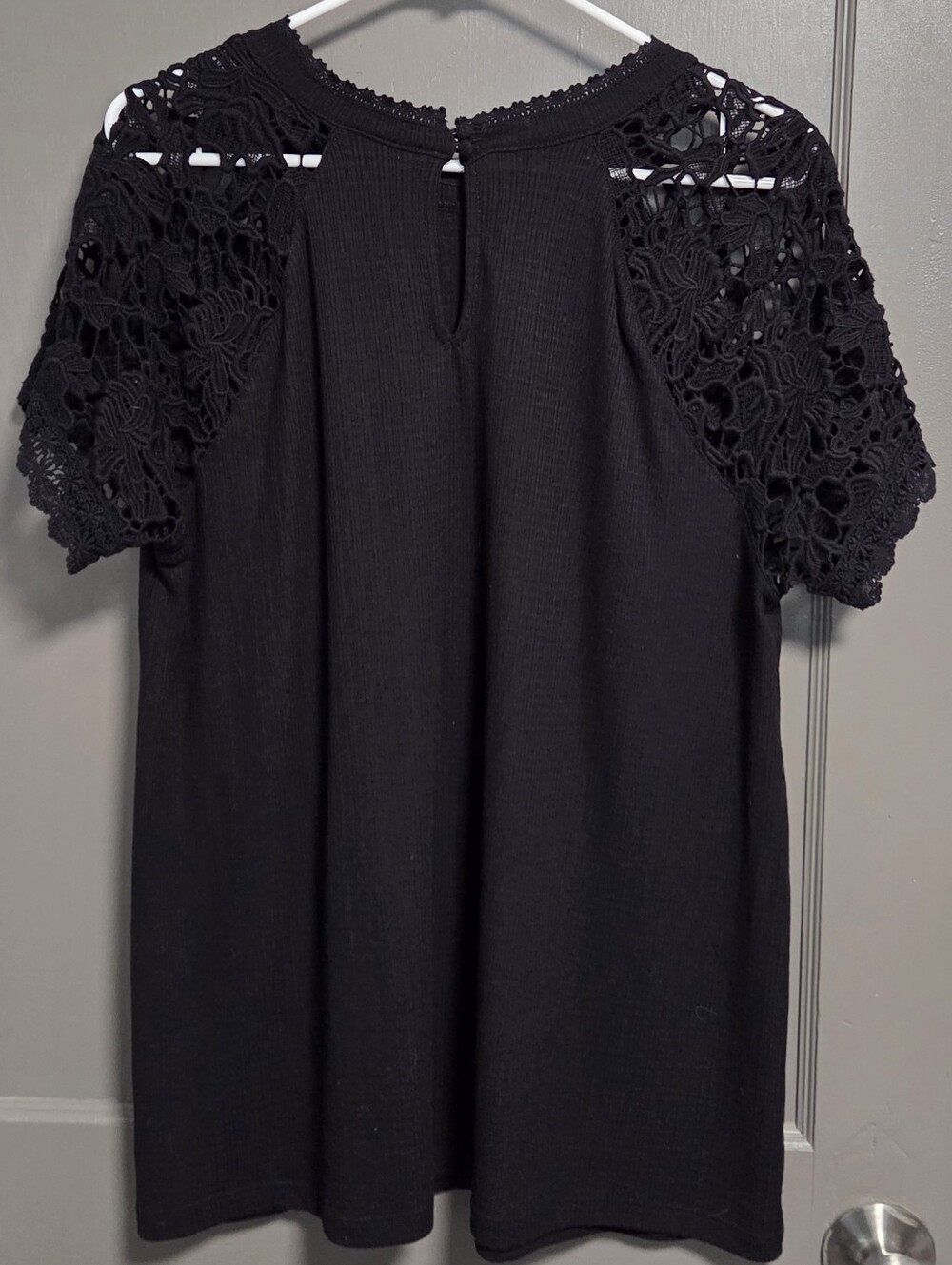 Torrid Lace Raglan Top Size 1 - Picture 4 of 5